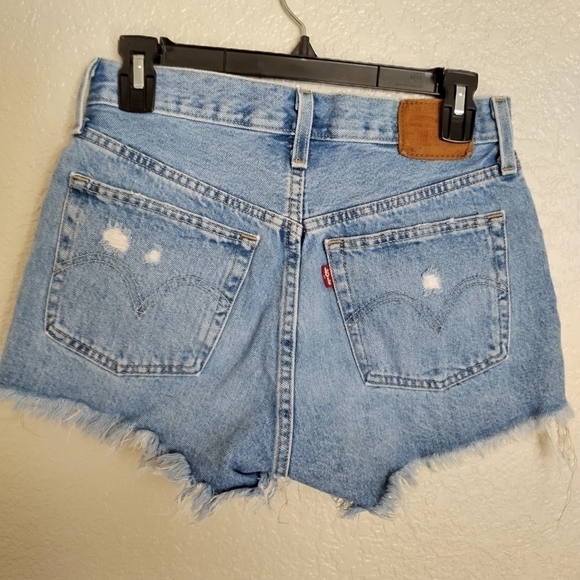 Levi's x Aritzia 501 distressed denim button fly shorts sz 26 - Picture 6 of 10